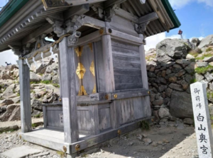 白山比咩神社奥宮