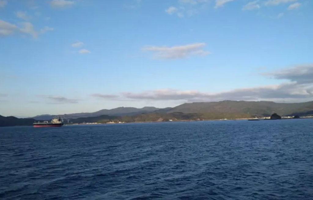 見えている陸は九州。まもなく臼杵港です。